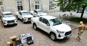 Львів передав військовим частинам техніку та авто на 7,8 млн грн