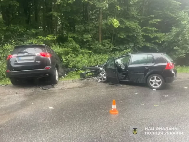 image На трасі Львів–Івано-Франківськ зіткнулися Toyota та Volkswagen: травмовані обидва водії