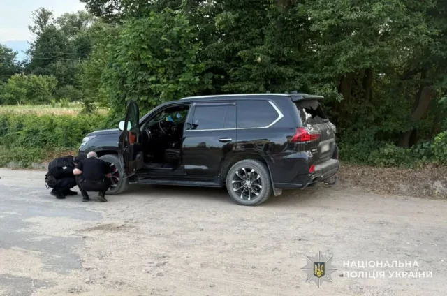 На Яворівщині затримали чоловіка, який обстріляв автомобіль Lexus