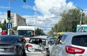 У Львові нетверезий водій спричинив масштабну ДТП на Стрийській: травмовано двох людей
