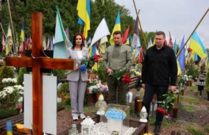 На Львівщині вшанували полеглих Героїв з Херсонщини та відзначили річницю центру підтримки ВПО На Львівщині вшанували полеглих Героїв з Херсонщини та відзначили річницю центру підтримки ВПО