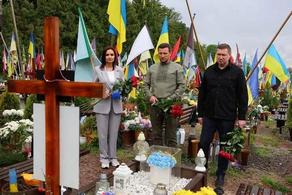 image На Львівщині вшанували полеглих Героїв з Херсонщини та відзначили річницю центру підтримки ВПО