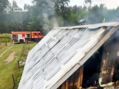 У селі Верещиця вогнеборці врятували від вогню дві будівлі У селі Верещиця вогнеборці врятували від вогню дві будівлі