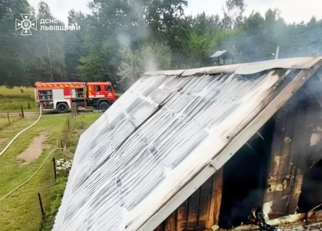 image У селі Верещиця вогнеборці врятували від вогню дві будівлі