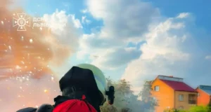 У селі Кульчиці на Самбірщині вогнем знищено легковий автомобіль