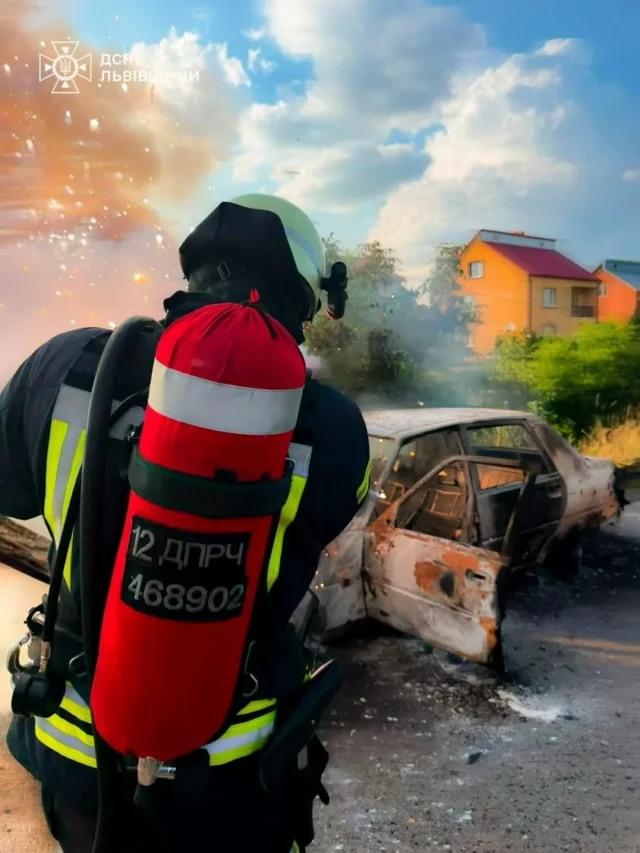 image У селі Кульчиці на Самбірщині вогнем знищено легковий автомобіль