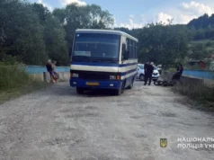 У селі Дрогобицького району мотоцикліст травмувався внаслідок зіткнення з автобусом