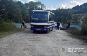 У селі Дрогобицького району мотоцикліст травмувався внаслідок зіткнення з автобусом