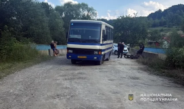 image У селі Дрогобицького району мотоцикліст травмувався внаслідок зіткнення з автобусом