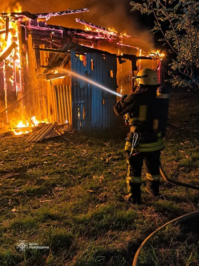 image У селі Лопушно Самбірського району ліквідували пожежу в житловому будинку