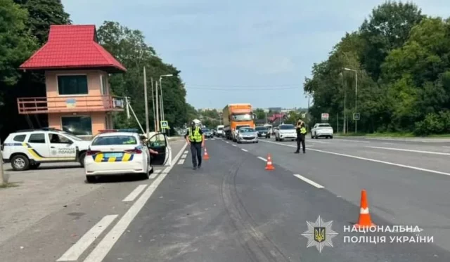 image Поблизу Львова на трасі Львів–Шегині зіткнулися два авто, травмований водій Skoda