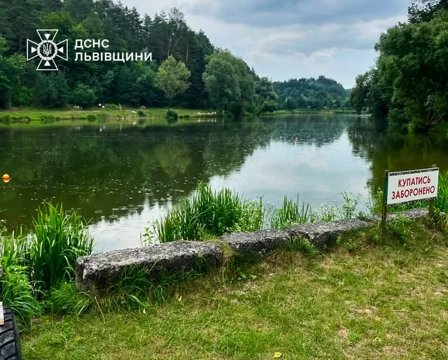 image У селі Тростянець на озері загинув чоловік під час купання