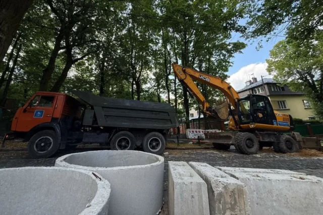 image На вулиці Галицької Армії у Львові ремонтують 120-річний колектор: рух перекрито
