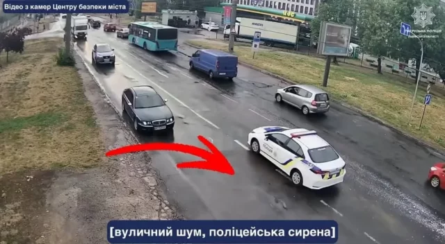 image У Львові патрульні супроводили до лікарні 6-річну дівчинку після ураження блискавкою