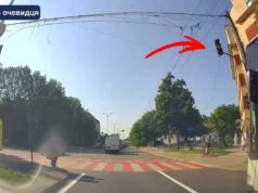 У Львові водій маршрутки проїхав на червоне світло У Львові водій маршрутки проїхав на червоне світло