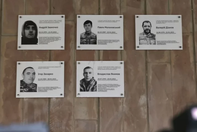 image У Львові на фасадах навчальних закладів встановлять 12 меморіальних таблиць полеглим захисникам