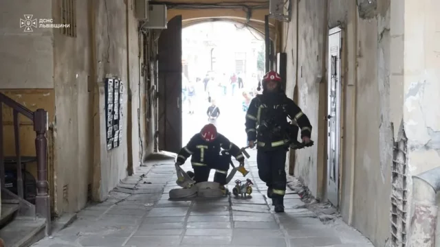 image У центрі Львова загасили пожежу в підвалі житлового будинку