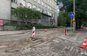 У Львові ще одну партію бруківки з перехрестя Героїв УПА – Пастернака скерують на зберігання