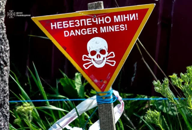 На Львівщині піротехніки знищили два боєприпаси часів Другої світової війни