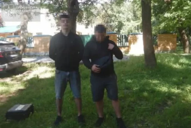 У Львові біля дитсадка затримали двох молодиків із 75 згортками PVP