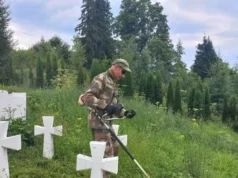 Фахівці КП «Доля» впорядкували меморіал на Верецькому перевалі