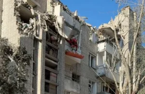 На вулиці Патона триває рятувальна операція, під завалами шукають людей