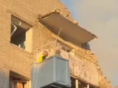 У Львові мешканців пошкодженої пʼятиповерхівки евакуйовують краном