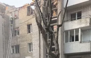 На вулиці Патона під завалами будинку залишаються люди