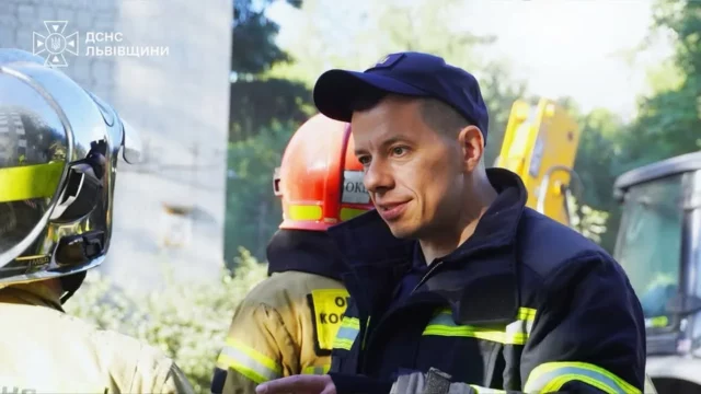 image Рятувальники продовжують ліквідацію наслідків ворожої атаки станом на 21:00