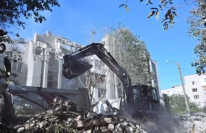 На вулиці Патона, 25 у Львові тривають рятувальні роботи, рух транспорту перекрито
