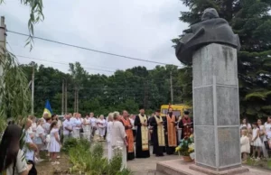 На Яворівщині відзначили 120-річчя Петра Андрусіва та відкрили мистецький простір для дітей На Яворівщині відзначили 120-річчя Петра Андрусіва та відкрили мистецький простір для дітей