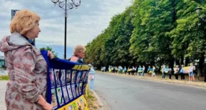 Родини полонених і зниклих безвісти військових провели мовчазну акцію