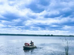 У Соснівці рятувальники зняли з острова двох підлітків із пошкодженого човна У Соснівці рятувальники зняли з острова двох підлітків із пошкодженого човна
