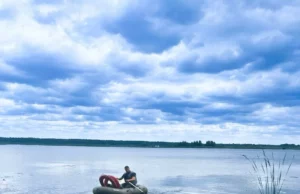 У Соснівці рятувальники зняли з острова двох підлітків із пошкодженого човна У Соснівці рятувальники зняли з острова двох підлітків із пошкодженого човна