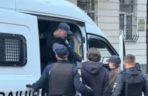 У львівському готелі пограбували постояльця: поліція повідомила про підозру трьом молодикам У львівському готелі пограбували постояльця: поліція повідомила про підозру трьом молодикам