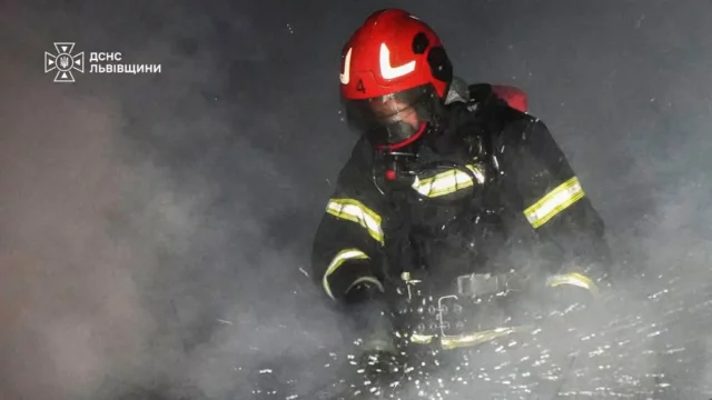image У Львові загасили пожежу в квартирі на вулиці Науковій