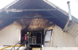 У Дрогобичі рятувальники не дали вогню знищити будівлю