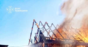 У Великих Мостах вогнеборці врятували сусідні будівлі від пожежі