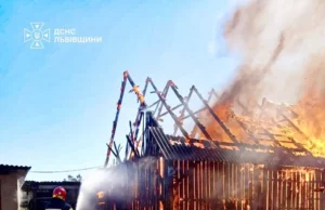 У Великих Мостах вогнеборці врятували сусідні будівлі від пожежі