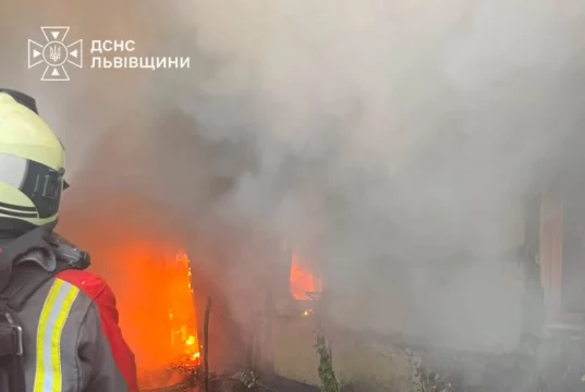 У селі Любеля Львівського району згоріли два житлові будинки
