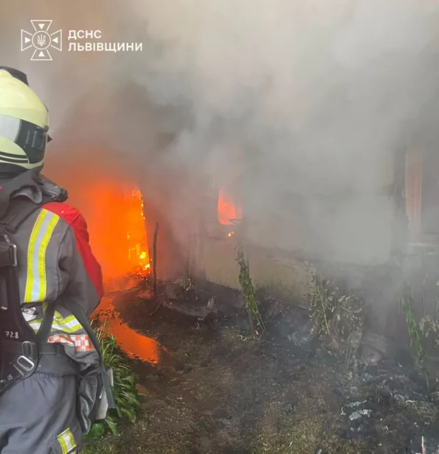 image У селі Любеля Львівського району згоріли два житлові будинки