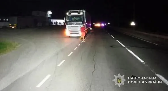 image На Стрийщині на трасі Київ–Чоп вантажівка смертельно травмувала пішохода