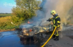 Поблизу села Муроване загорівся легковий автомобіль