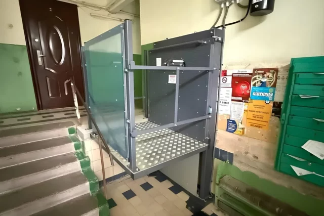 image У Львові з початку року встановили 37 підйомників для людей з інвалідністю