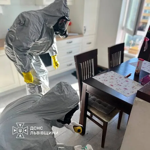 image У Львові на вулиці Пасічній рятувальники зібрали ртуть із розбитого термометра