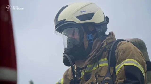 У Львові на вулиці Радість горіла квартира, госпіталізували 59-річного власника