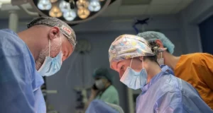 Львівські лікарі тричі за рік урятували дівчинку з рідкісною генетичною хворобою