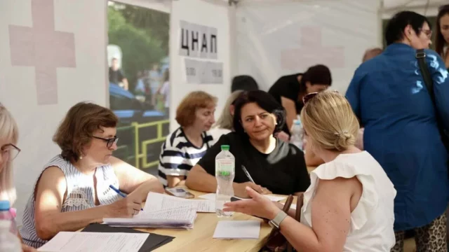 У Львові завершили роботу виїзні ЦНАПи біля будинків, пошкоджених ракетним ударом
