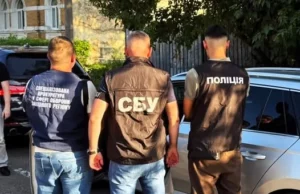 У Дрогобичі затримали чоловіка, який за 1300 доларів обіцяв «вирішити питання» зі вступом у коледж У Дрогобичі затримали чоловіка, який за 1300 доларів обіцяв «вирішити питання» зі вступом у коледж