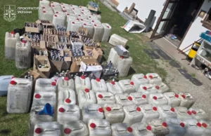 На Львівщині викрили підпільний цех контрафактного алкоголю на 500 тисяч гривень На Львівщині викрили підпільний цех контрафактного алкоголю на 500 тисяч гривень